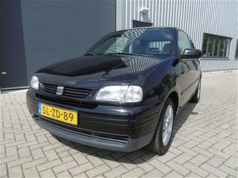 Seat Arosa - 1.0i Apk geldig 11-02-2020 Zwart - 1