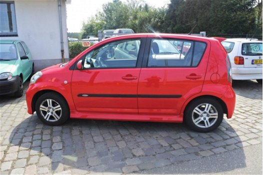 Daihatsu Sirion 2 - 1.3-16V Comfort sport airco navi. apk nw 2020 - 1