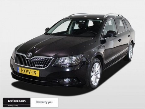 Skoda Superb Combi - 1.6 TDI Ambition Business (Navigatie - Xenon Verlichting) - 1