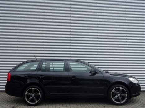 Skoda Octavia Combi - 1.6 TDI ACTIVE / AIRCO / CRUISE / 17 - 1