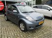 Daihatsu Sirion 2 - 1.3-16V Prestige AUTOMAAT 2e eigenaar dealer NL auto airco momo edition - 1 - Thumbnail