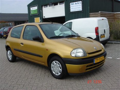 Renault Clio - 1.4 RN Stuurbekrachtiging/met boekjes en NAP/apk 27-4-2020 - 1