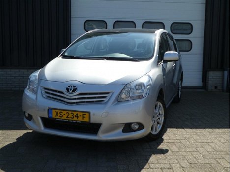 Toyota Verso - 1.8 VVT-i Business AUTOMAAT, AFNEEMBARE TREKHAAK, PANORAMADAK, AIRCO - 1