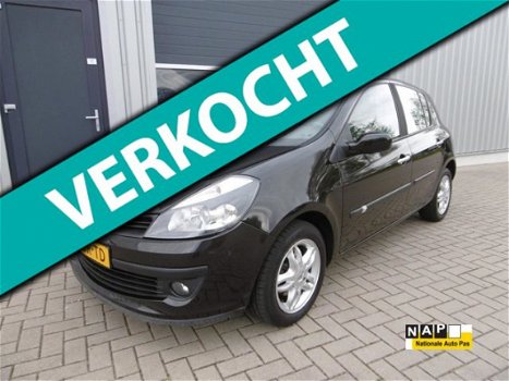 Renault Clio - 1.4-16V Dynamique Luxe 5 Deurs Airco Zwart - 1