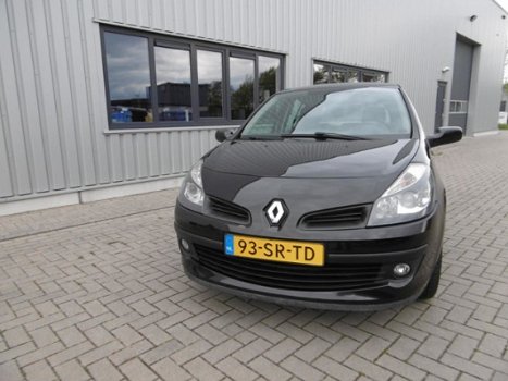 Renault Clio - 1.4-16V Dynamique Luxe 5 Deurs Airco Zwart - 1