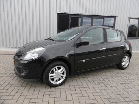 Renault Clio - 1.4-16V Dynamique Luxe 5 Deurs Airco Zwart - 1