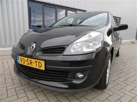 Renault Clio - 1.4-16V Dynamique Luxe 5 Deurs Airco Zwart - 1