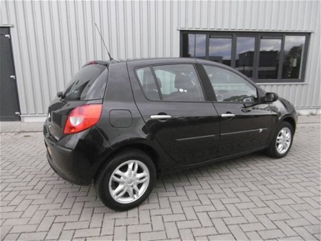 Renault Clio - 1.4-16V Dynamique Luxe 5 Deurs Airco Zwart - 1