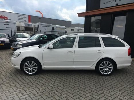 Skoda Octavia Combi - 1.8 TSI '11 aut/leder/xenon/navi/schdak/17'lmv/standkachel/nap - 1