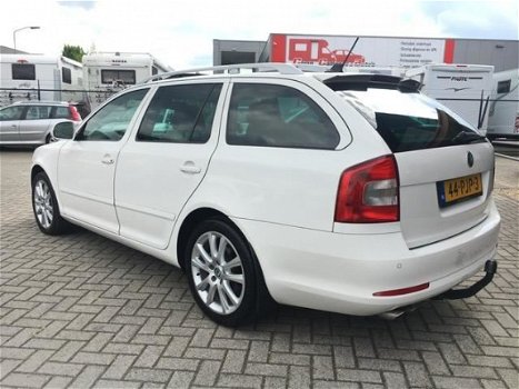 Skoda Octavia Combi - 1.8 TSI '11 aut/leder/xenon/navi/schdak/17'lmv/standkachel/nap - 1