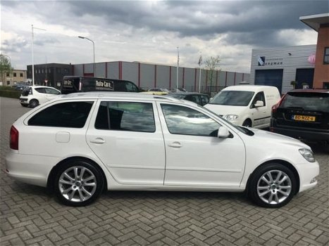 Skoda Octavia Combi - 1.8 TSI '11 aut/leder/xenon/navi/schdak/17'lmv/standkachel/nap - 1