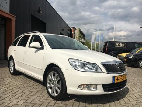 Skoda Octavia Combi - 1.8 TSI '11 aut/leder/xenon/navi/schdak/17'lmv/standkachel/nap - 1