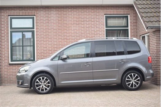 Volkswagen Touran - 1.6 TDI 105pk H6 Highline Leder Navigatie Ecc Pdc - 1