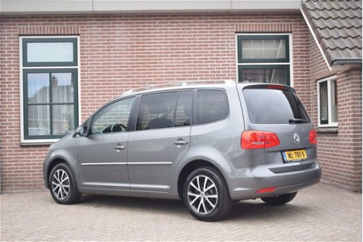 Volkswagen Touran - 1.6 TDI 105pk H6 Highline Leder Navigatie Ecc Pdc - 1