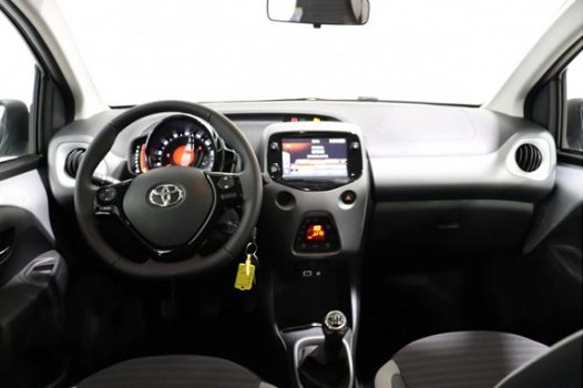 Toyota Aygo - 1.0 VVT-i X-Joy, direct leverbaar, Carplay, DEMO - 1