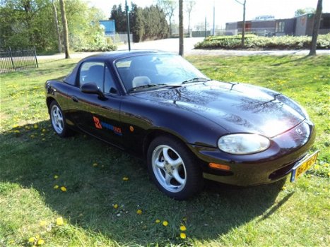 Mazda MX-5 - 1.6i - 1