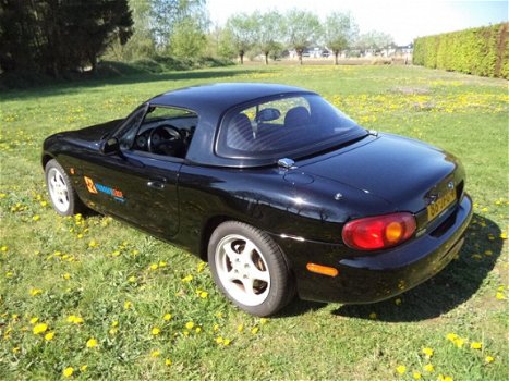 Mazda MX-5 - 1.6i - 1