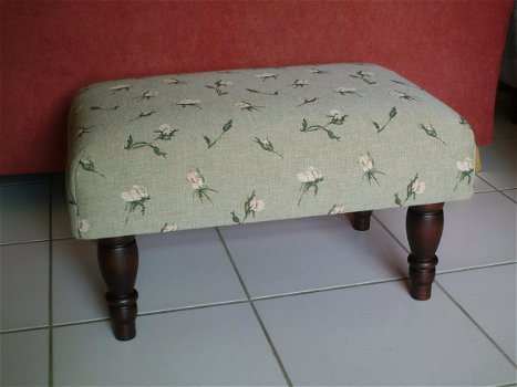 Footstool - little roses - 550 donker noten gelakt - NIEUW !!! - 1