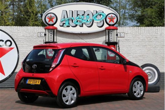 Toyota Aygo - 1.0 VVT-i x-play - 1