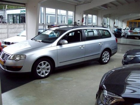 Volkswagen Passat Variant - 1.6 FSI Trendline - 1