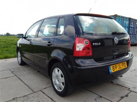 Volkswagen Polo - 1.4-16V Highline - 1