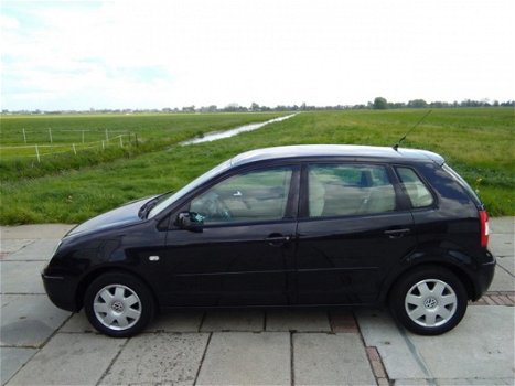 Volkswagen Polo - 1.4-16V Highline - 1