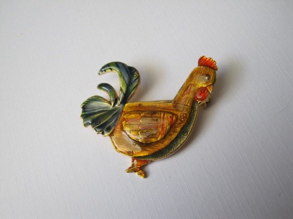 Broche Danecraft kip goudkleurig met emaille 4.7x4.1 cm - Afbeelding 2