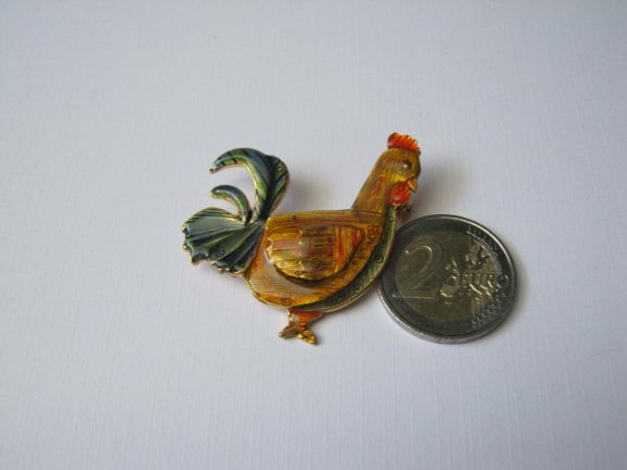 Broche Danecraft kip goudkleurig met emaille 4.7x4.1 cm - Afbeelding 4