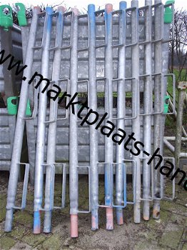 Leuninghouders 137 cm lang met 3 beugels (a34)31 - 3