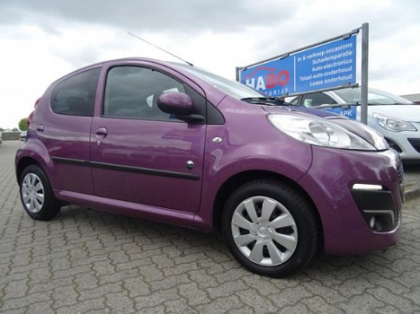 Peugeot 107 - 1.0 12V ENVY 5DRS AC/CV+AB/LED.DAGRIJ.VERLICHTING/32.000KM - 1