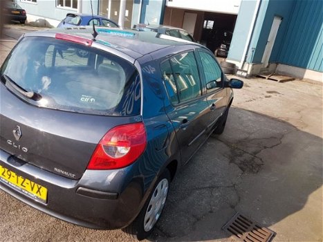 Renault Clio - 1.2-16V Authentique met nieuwe apk - 1