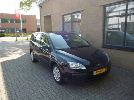 Ford Focus Wagon - 1.6-16V Trend - 1