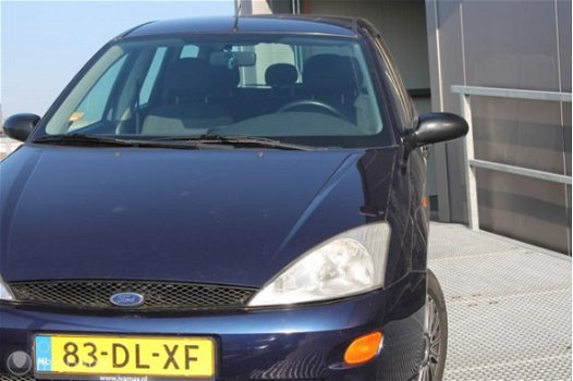 Ford Focus Wagon - I 1.6-16V Trend - 1