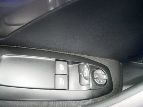 Peugeot 2008 - 1.2 PureTech Airco, Elekt Pakket, Dakrail, Navi - 1
