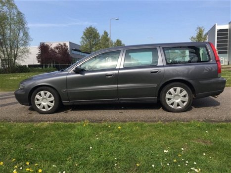 Volvo V70 - 2.4 D5 Geartronic /AUTOMAAT/AIRCO/YOUNG TIMER - 1