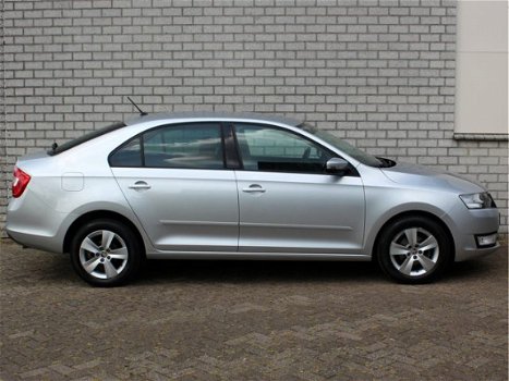 Skoda Rapid - 1.2 TSI Style Clima FM-Navi Stoelverw - 1