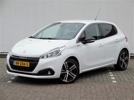 Peugeot 208 - 1.2 T (110pk) Automaat GT-line met Navi / Camera / 17 inch - 1