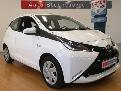 Toyota Aygo - 1.0, CRUISE, BLUETOOTH, LEDER MULTIFUNCTIONEEL STUUR etc - 1