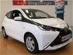 Toyota Aygo - 1.0, CRUISE, BLUETOOTH, LEDER MULTIFUNCTIONEEL STUUR etc - 1 - Thumbnail