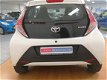 Toyota Aygo - 1.0, CRUISE, BLUETOOTH, LEDER MULTIFUNCTIONEEL STUUR etc - 1 - Thumbnail