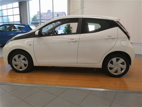 Toyota Aygo - 1.0, CRUISE, BLUETOOTH, LEDER MULTIFUNCTIONEEL STUUR etc - 1