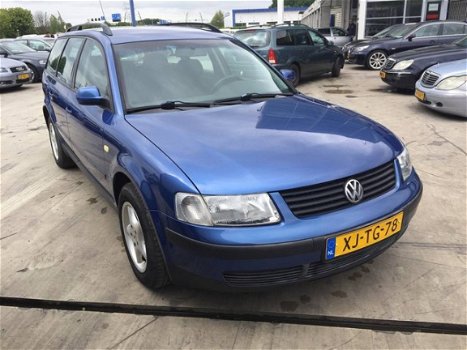 Volkswagen Passat Variant - 1.8-5V Comfortline - 1