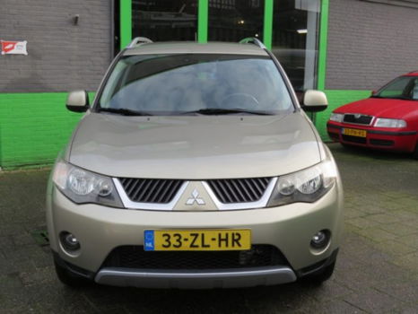 Mitsubishi Outlander - 2.2 DI-D Intense+ 7 Persoons APK / nwe koppeling etc - 1