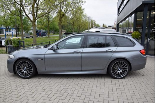BMW 5-serie Touring - 528i Executive Orginieel M uitgevoerd | Airco | Navi | - 1