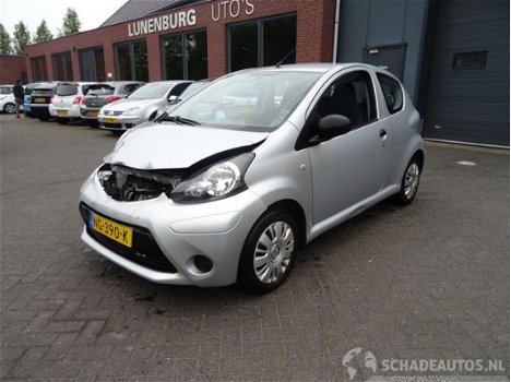 Toyota Aygo - 1.0 e-VTi Active - 1