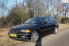 BMW 3-serie Touring - 318i AUTOMAAT, YOUNGTIMER, trekhaak, nieuwe APK, meeneemprijs