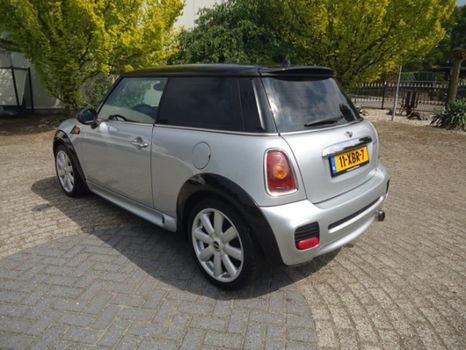 Mini Mini Cooper - 1.6 John Cooper Works uitgevoerd - 1