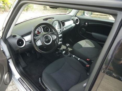 Mini Mini Cooper - 1.6 John Cooper Works uitgevoerd - 1