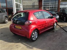 Toyota Aygo - 1.0-12V Aspiration Red