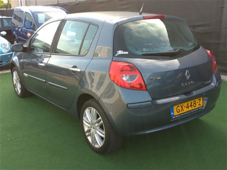 Renault Clio - 1.6-16V Initiale AUTOMAAT LEER AIRCO - 1